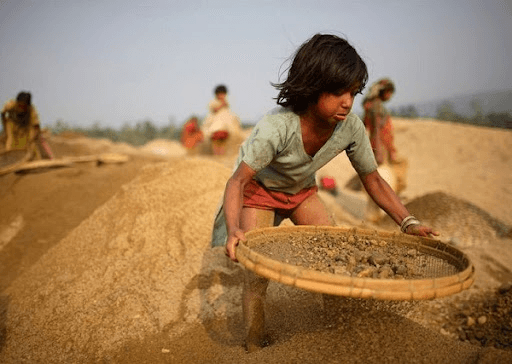 BAO NHIÊU TUỔI MỚI ĐƯỢC XEM LÀ NGƯỜI LAO ĐỘNG?